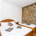 Daniela 3*